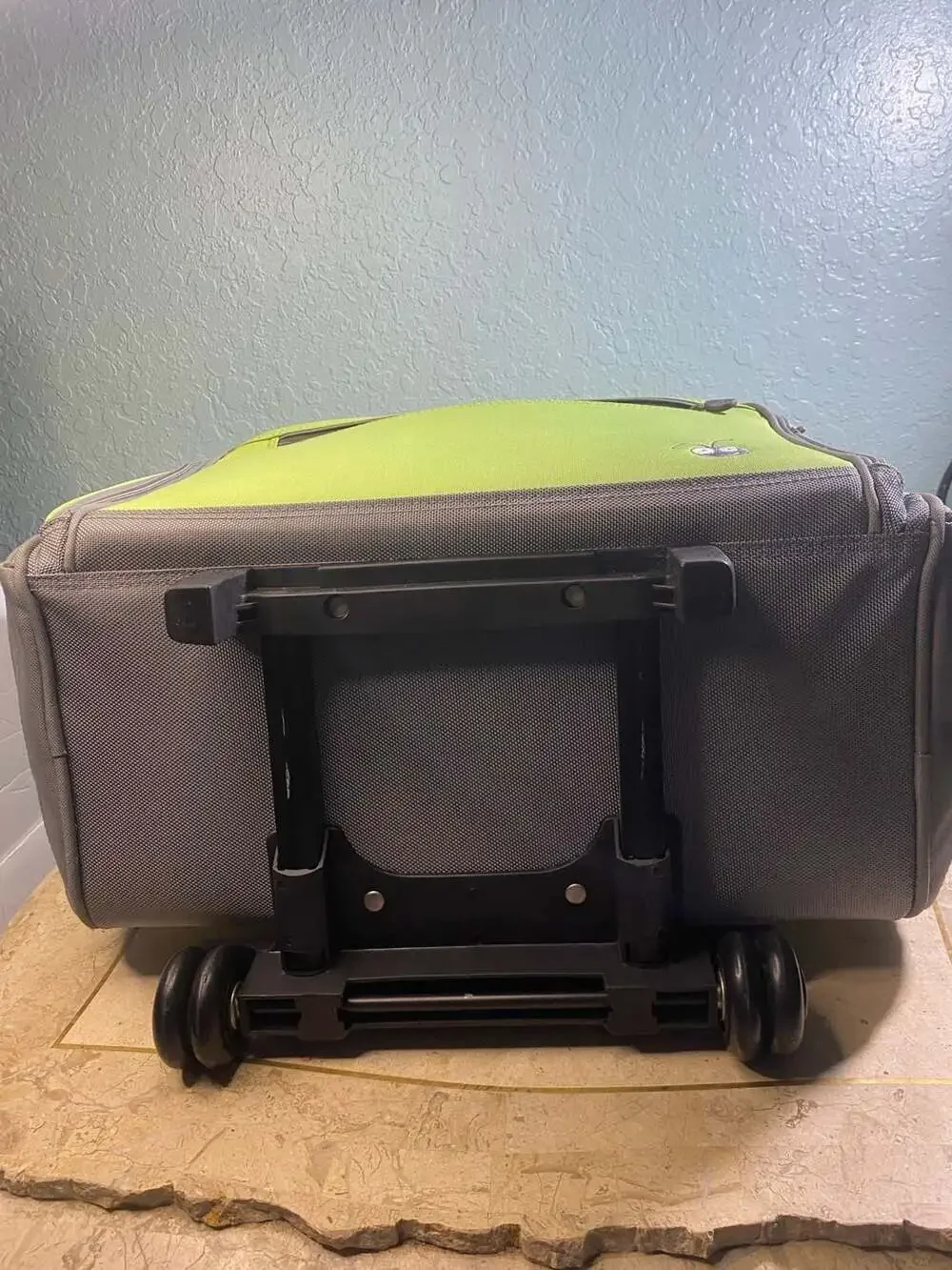 Provo Craft Cricut Personal Electronic Cutter Bundle with Carrying Tote